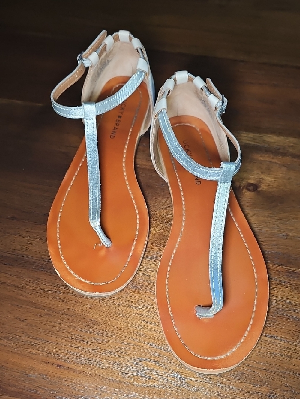 Lucky Brand Silver T-Strap Leather Sandals B32